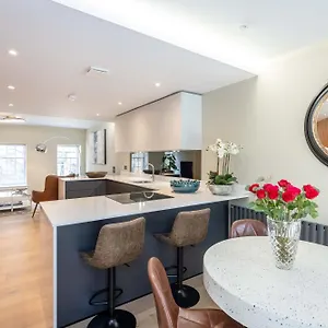 Dragon - Centre 2 Bed Luxury Mews House Holiday home