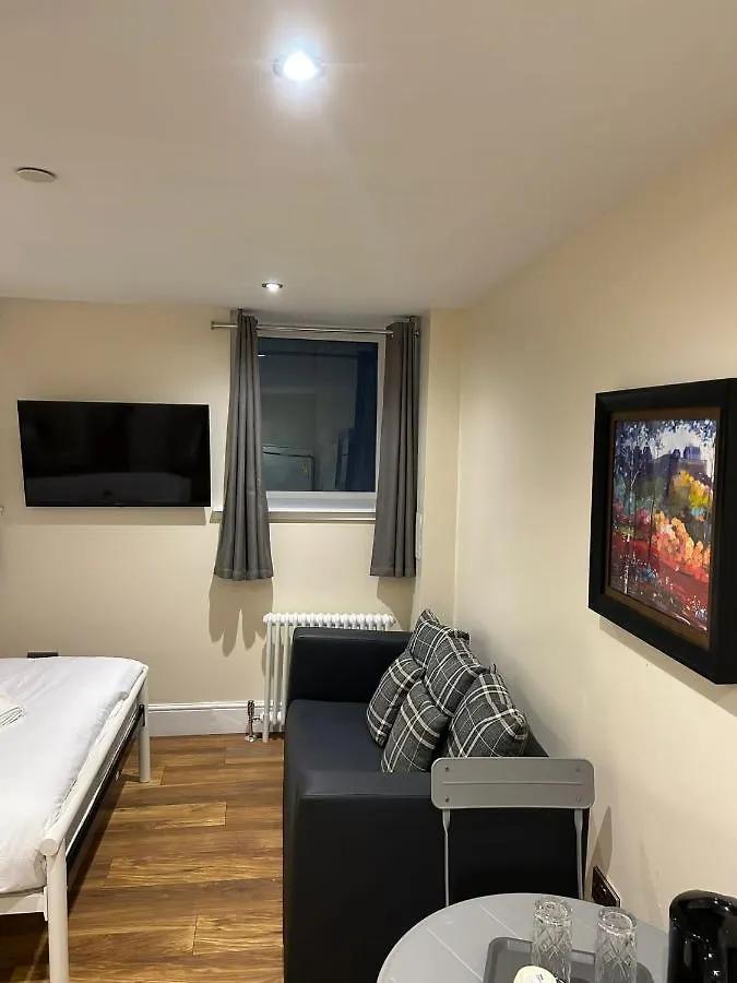 Modern Double Room With Sofa Edinburgh 0*,  United Kingdom